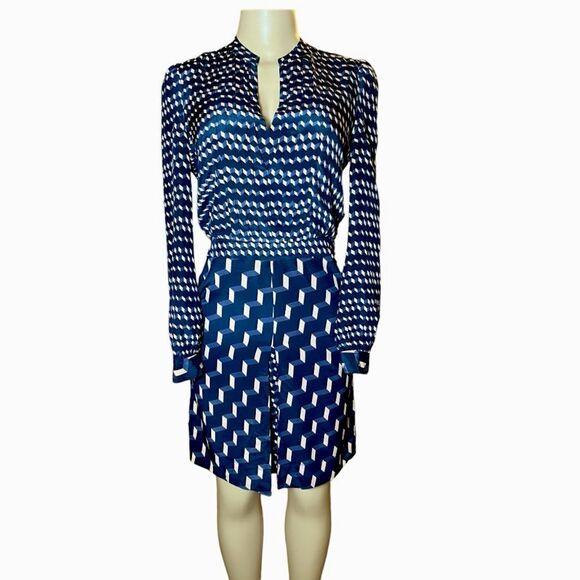 Elegant Blue Patterned Dress - Picture 1 of 14
